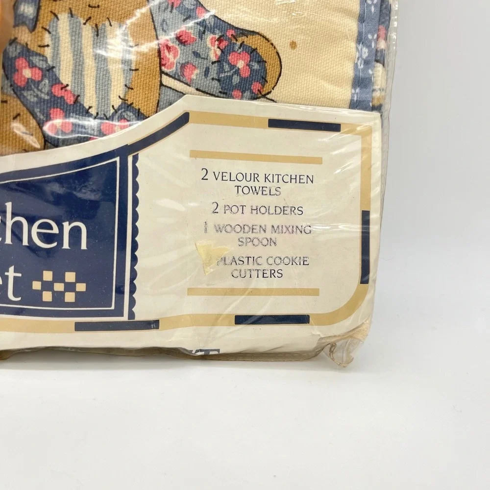 Country Crafts 7 Piece Kitchen Gift Set Teddy Bear Towels Pot Holders Cookie Cut